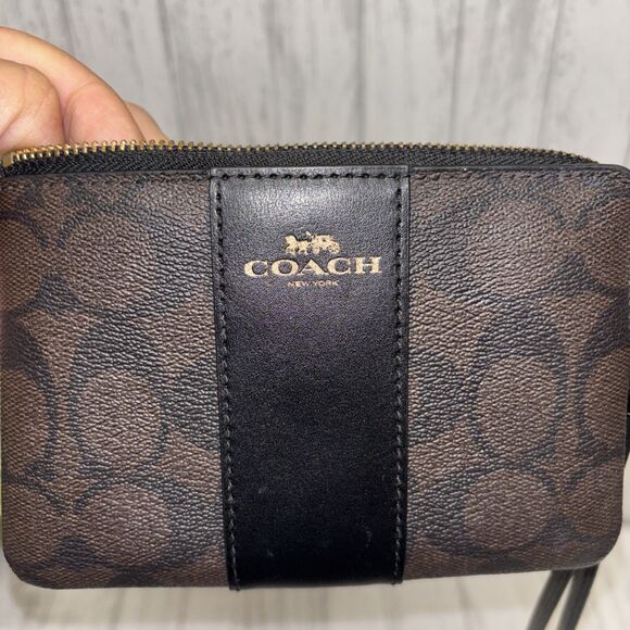 Coach Corner Zip Signature Leather Wristlet EUC - Picture 4 of 7